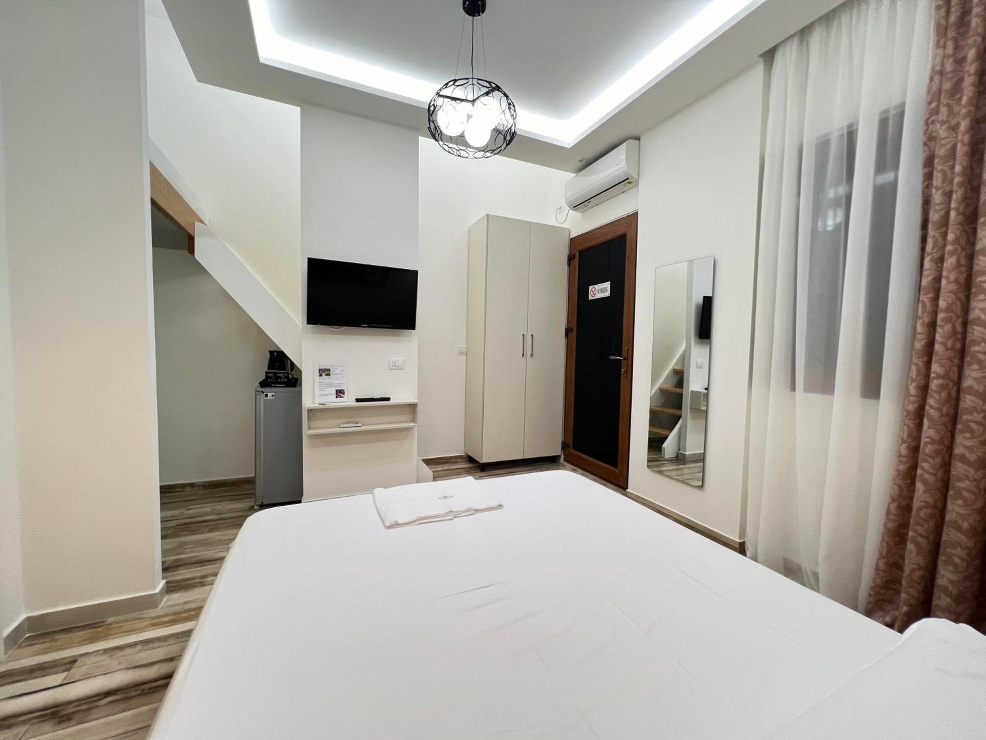 Guest Room Angolo Toscano Вльора Екстер'єр фото